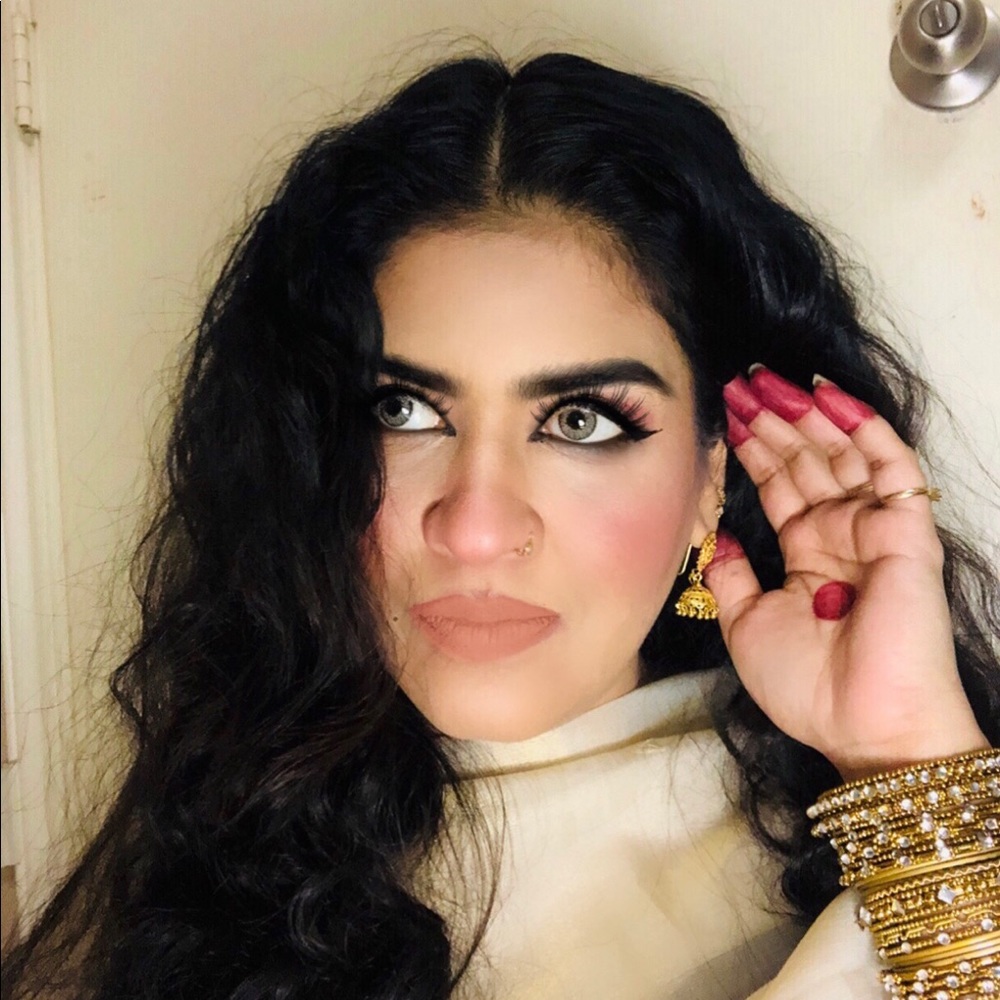 Meet your Posher, Mahi